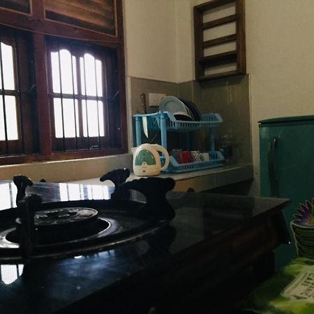 Ameesha Guesthouse ウナワトゥナ エクステリア 写真
