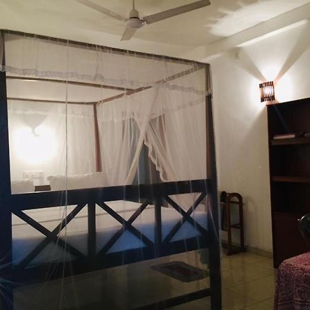 Ameesha Guesthouse ウナワトゥナ エクステリア 写真