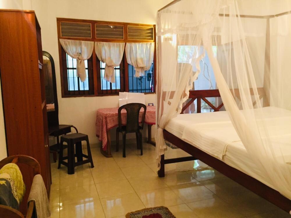 Ameesha Guesthouse ウナワトゥナ 部屋 写真