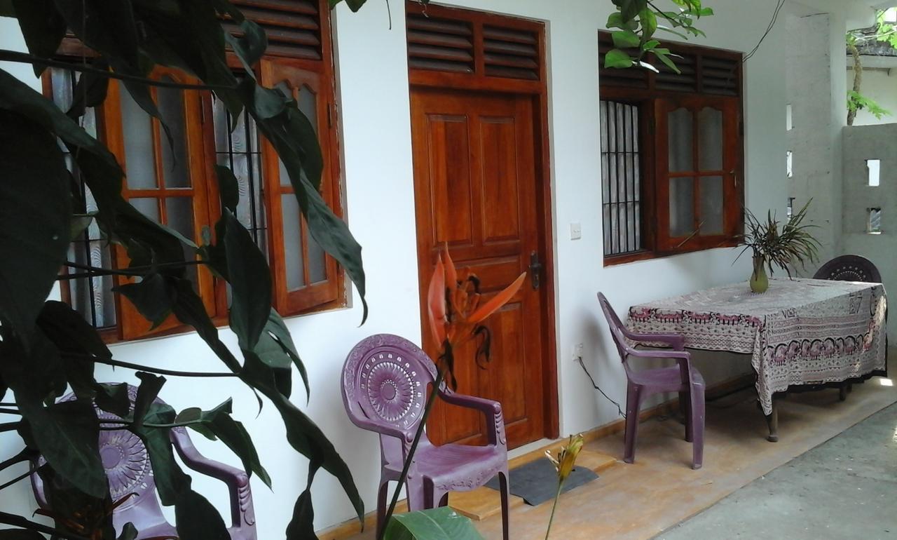 Ameesha Guesthouse ウナワトゥナ エクステリア 写真