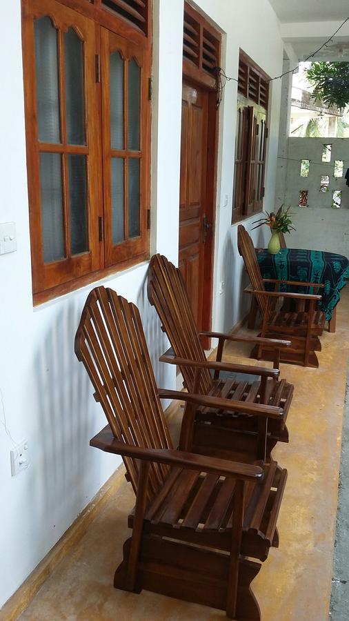 Ameesha Guesthouse ウナワトゥナ エクステリア 写真