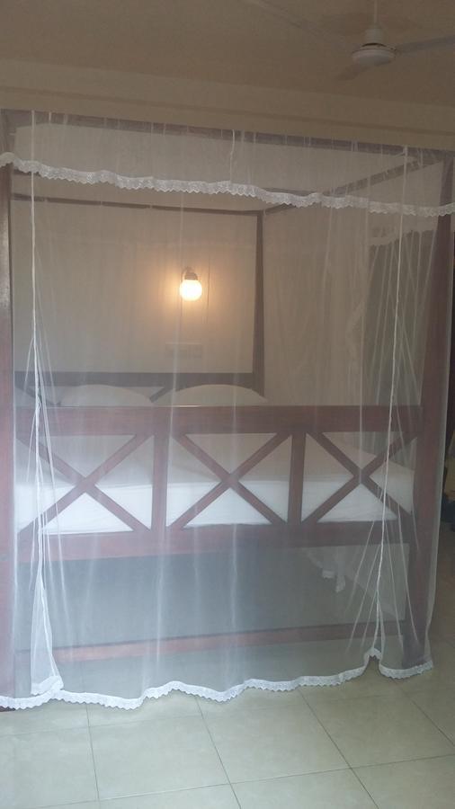 Ameesha Guesthouse ウナワトゥナ エクステリア 写真
