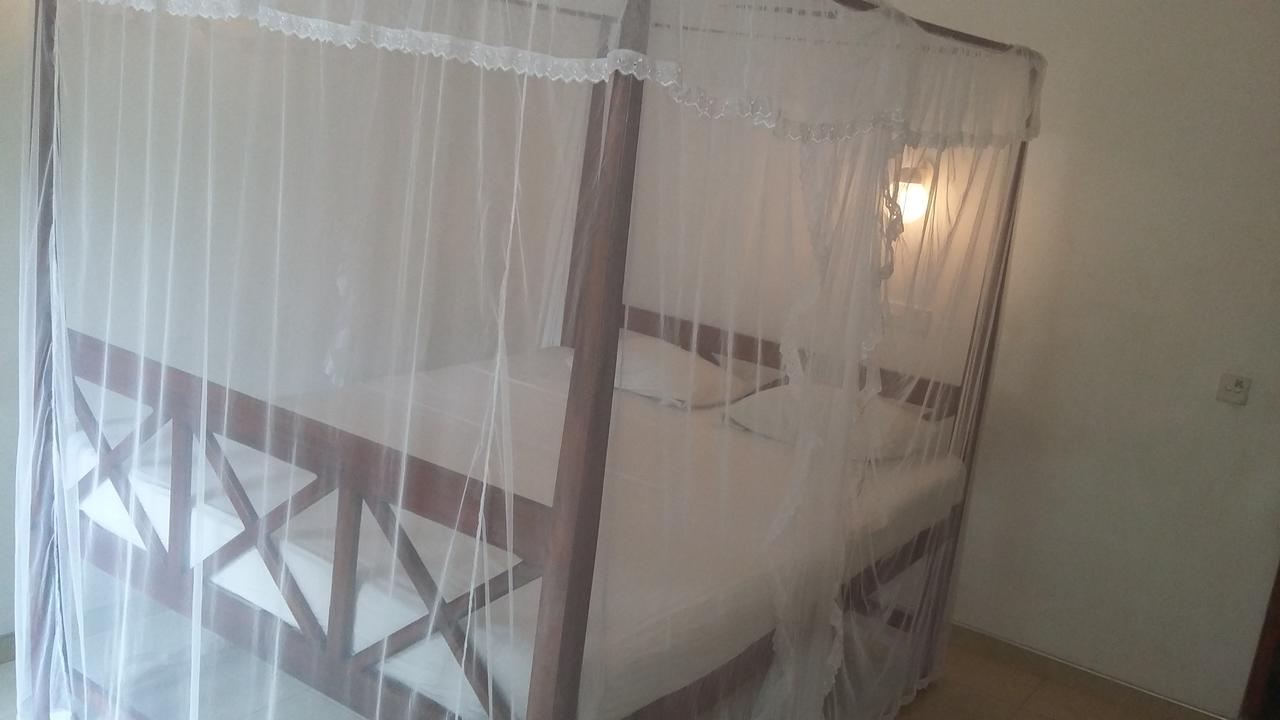 Ameesha Guesthouse ウナワトゥナ エクステリア 写真