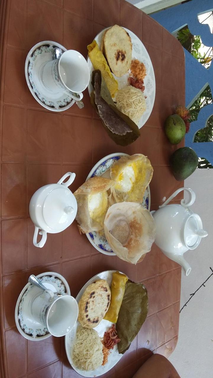 Ameesha Guesthouse ウナワトゥナ エクステリア 写真