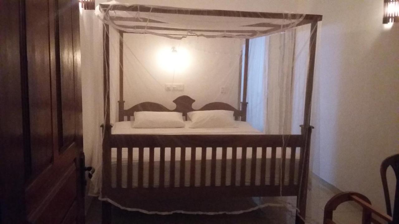 Ameesha Guesthouse ウナワトゥナ エクステリア 写真